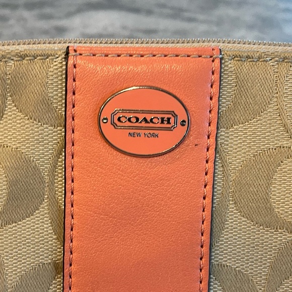 EUC Coach Corner Zip Wristlet In Signature Canvas & leather- Khaki/Light Coral - Picture 3 of 11